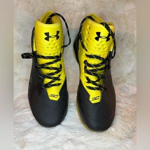 New Under Armour Curry 2.5
Black Taxi - New Men | Color:
Yellow | Size: 10.5.